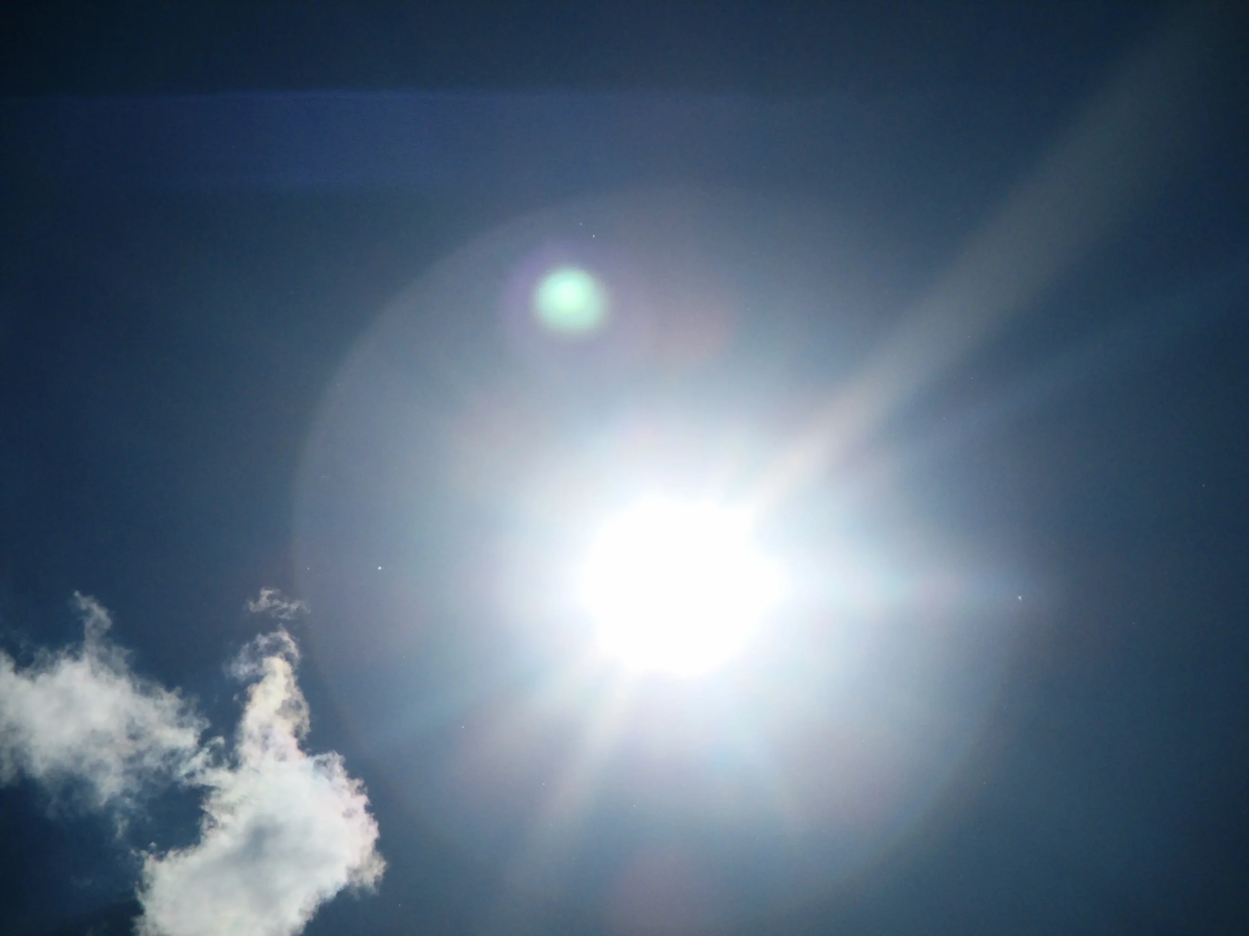 Blick in die Sonne mit strahlender Korona